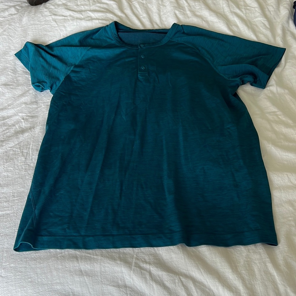 Men’s lululemon tshirt